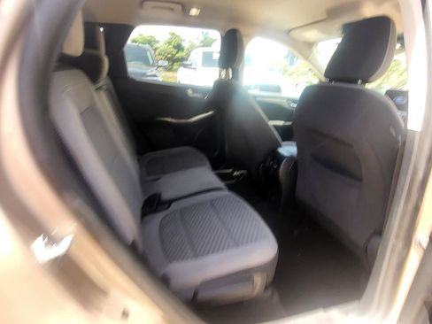 Used 2020 Ford Escape SE FWD image 18