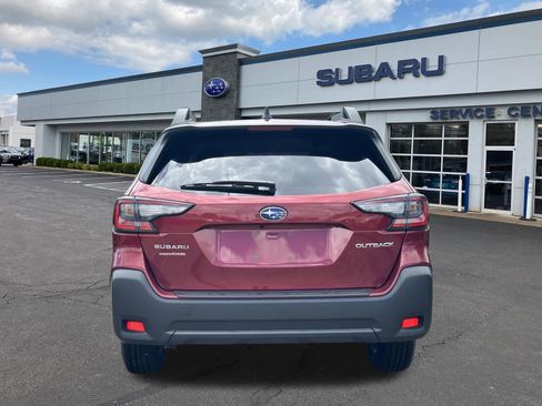 Used 2025 Subaru Outback Premium AWD/4WD image 6