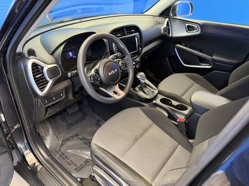 Used 2022 Kia Soul LX FWD image 11