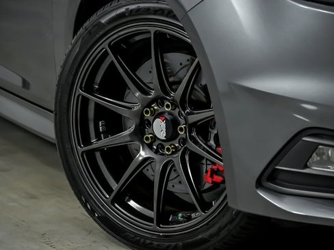 Used 2018 Ford Focus ST image 4