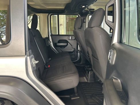 Used 2018 Jeep Wrangler Unlimited Sport S AWD/4WD image 25