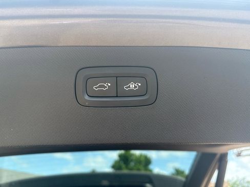 Used 2017 Volvo XC90 T6 Momentum w/ Vision Package AWD/4WD image 39