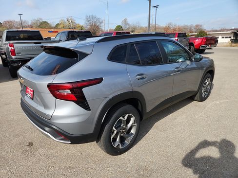 New 2026 Chevrolet Trax LT image 8