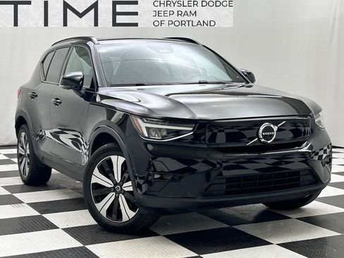 Used 2023 Volvo XC40 Recharge Plus image 1