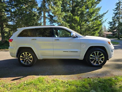 Used 2017 Jeep Grand Cherokee Overland AWD/4WD image 7