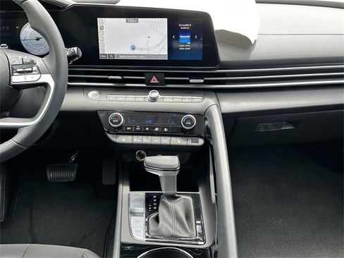Used 2024 Hyundai Elantra SEL w/ Convenience Package image 30
