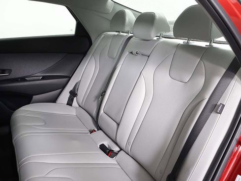 Certified 2025 Hyundai Elantra Limited image 32