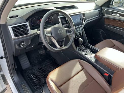 Used 2023 Volkswagen Atlas SE w/ Panoramic Sunroof Package image 12