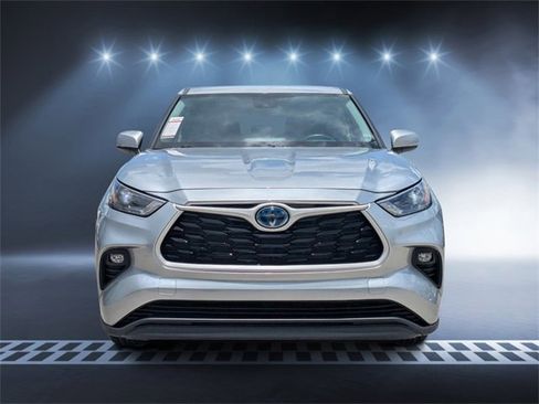 Used 2023 Toyota Highlander LE image 8
