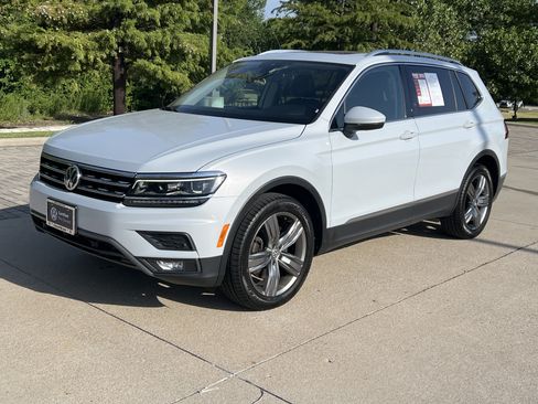 Used 2018 Volkswagen Tiguan SEL Premium AWD/4WD image 4