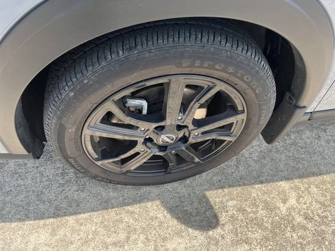 Used 2023 Nissan Kicks SV FWD image 9