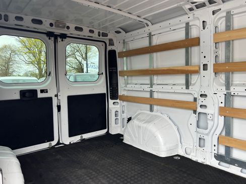Used 2025 RAM ProMaster 2500 w/ U-Haul Equipment Group FWD image 32