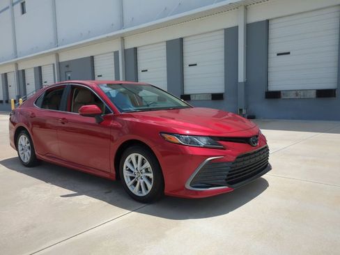 Used 2023 Toyota Camry LE FWD image 3