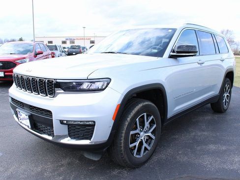 Used 2024 Jeep Grand Cherokee L Limited w/ Luxury Tech Group II image 3
