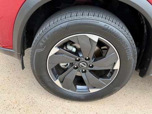Used 2025 Nissan Rogue SV FWD image 11