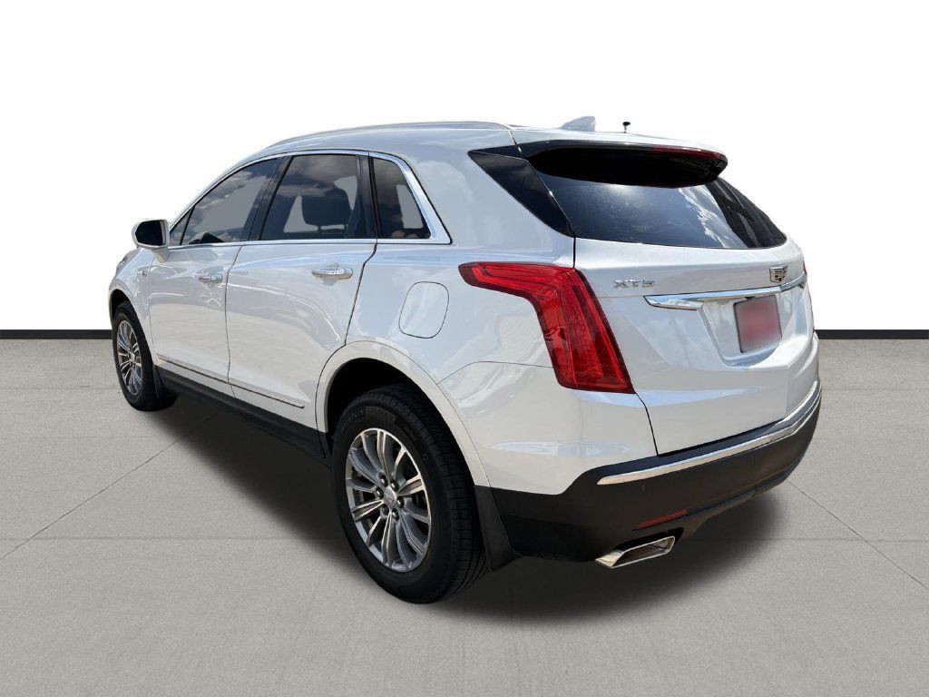 Used 2017 Cadillac XT5 Luxury w/ Driver Awareness Package FWD image 3