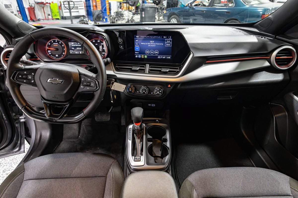 Used 2025 Chevrolet Trax RS w/ Driver Confidence Package FWD image 12