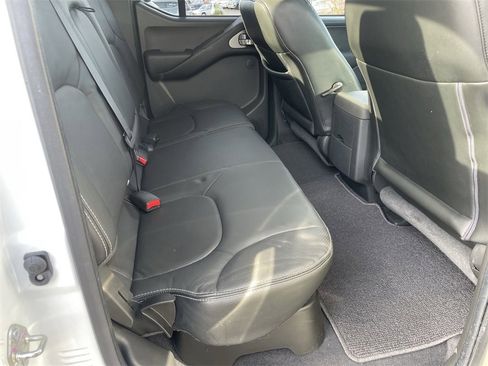 Used 2020 Nissan Frontier PRO-4X image 25