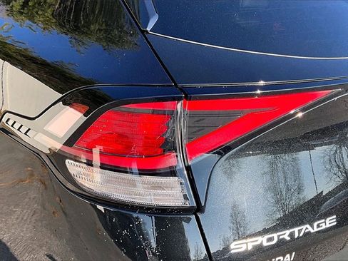 Used 2023 Kia Sportage EX image 29