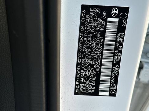 Used 2026 Toyota Prius Plug-In Hybrid FWD image 32