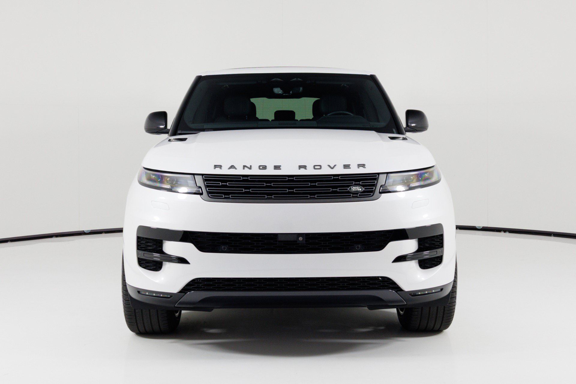 Used 2024 Land Rover Range Rover Sport SE AWD/4WD image 8