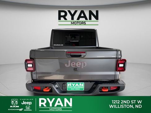 New 2026 Jeep Gladiator Mojave w/ Technology Group AWD/4WD image 8