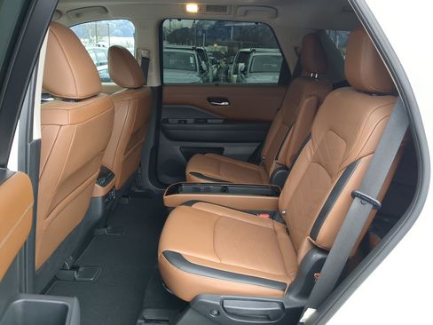 Used 2022 Nissan Pathfinder Platinum w/ Cargo Package image 31