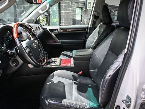 Used 2016 Lexus GX 460 w/ Premium Package AWD/4WD image 8