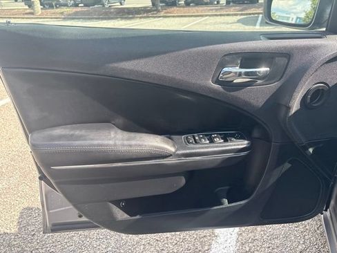 Used 2013 Dodge Charger SXT RWD image 9