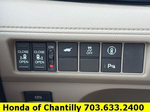 Certified 2024 Honda Odyssey Touring image 14