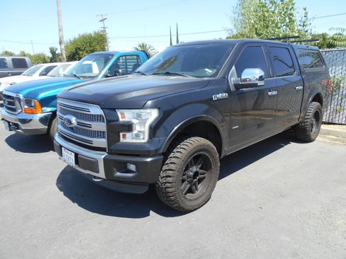 Used 2015 Ford F150 Platinum w/ Equipment Group 701A Luxury AWD/4WD image 3
