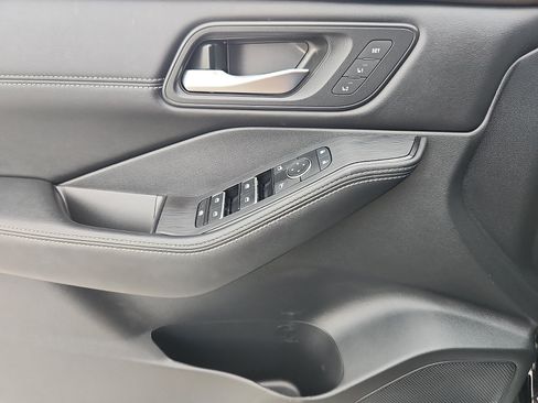 Certified 2023 Nissan Rogue SL AWD/4WD image 13