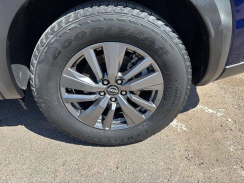 Used 2025 Nissan Pathfinder SV FWD image 33