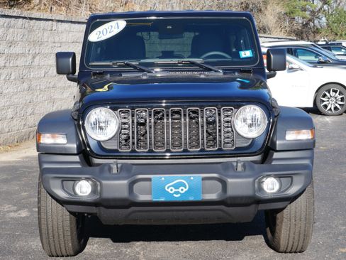 Used 2024 Jeep Wrangler Unlimited Sport AWD/4WD image 2