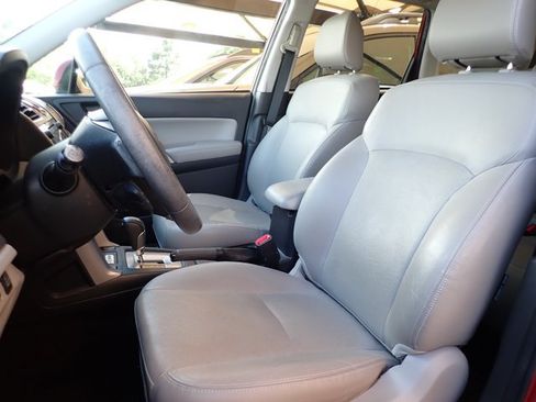 Used 2016 Subaru Forester 2.5i Limited AWD/4WD image 9