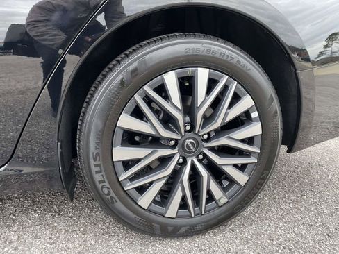 Used 2025 Nissan Altima 2.5 SV FWD image 10