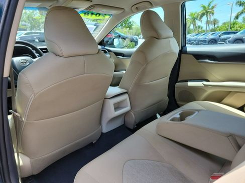 Used 2018 Toyota Camry LE FWD image 10