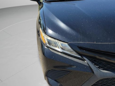 Used 2018 Toyota Camry SE FWD image 13