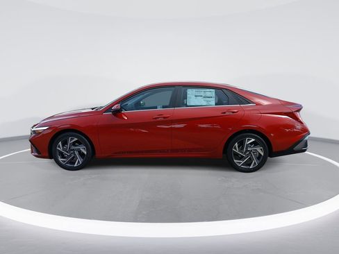 Used 2025 Hyundai Elantra Limited image 8