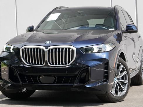 Used 2024 BMW X5 xDrive50e w/ M Sport Package AWD/4WD image 3