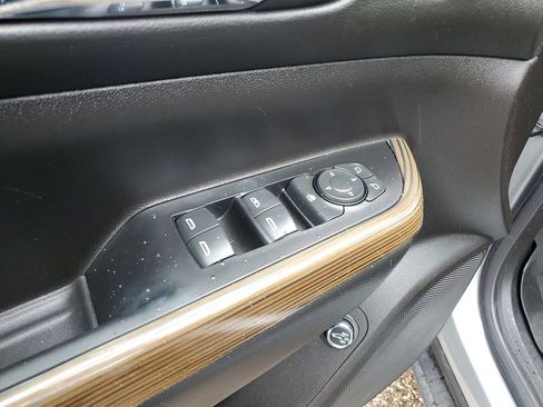 Used 2023 GMC Acadia SLE w/ Driver Convenience Package image 13