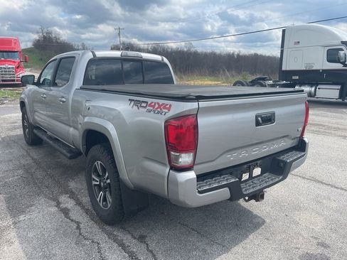 Used 2016 Toyota Tacoma TRD Sport w/ Towing Package image 9