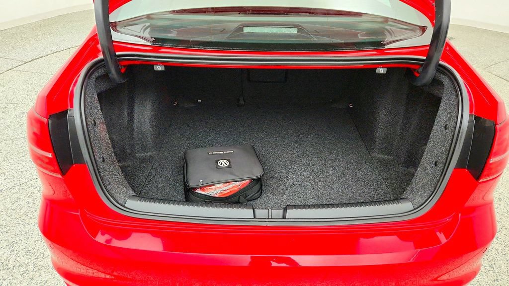 Used 2017 Volkswagen Jetta GLI FWD image 21