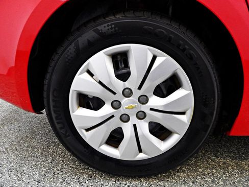 Used 2015 Chevrolet Cruze LS image 19