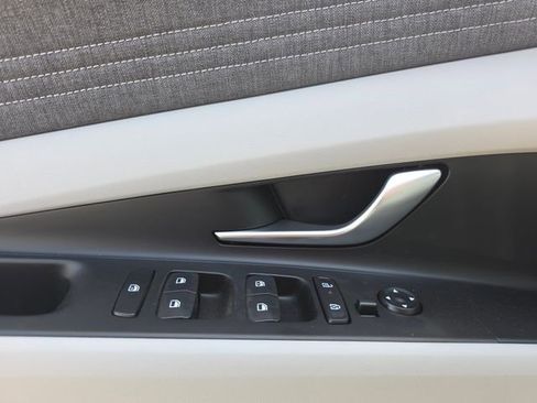 New 2026 Hyundai Elantra Limited FWD image 25