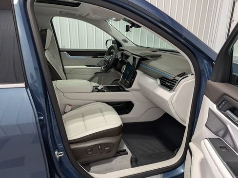 Used 2025 GMC Acadia Denali w/ Super Cruise Package AWD/4WD image 30