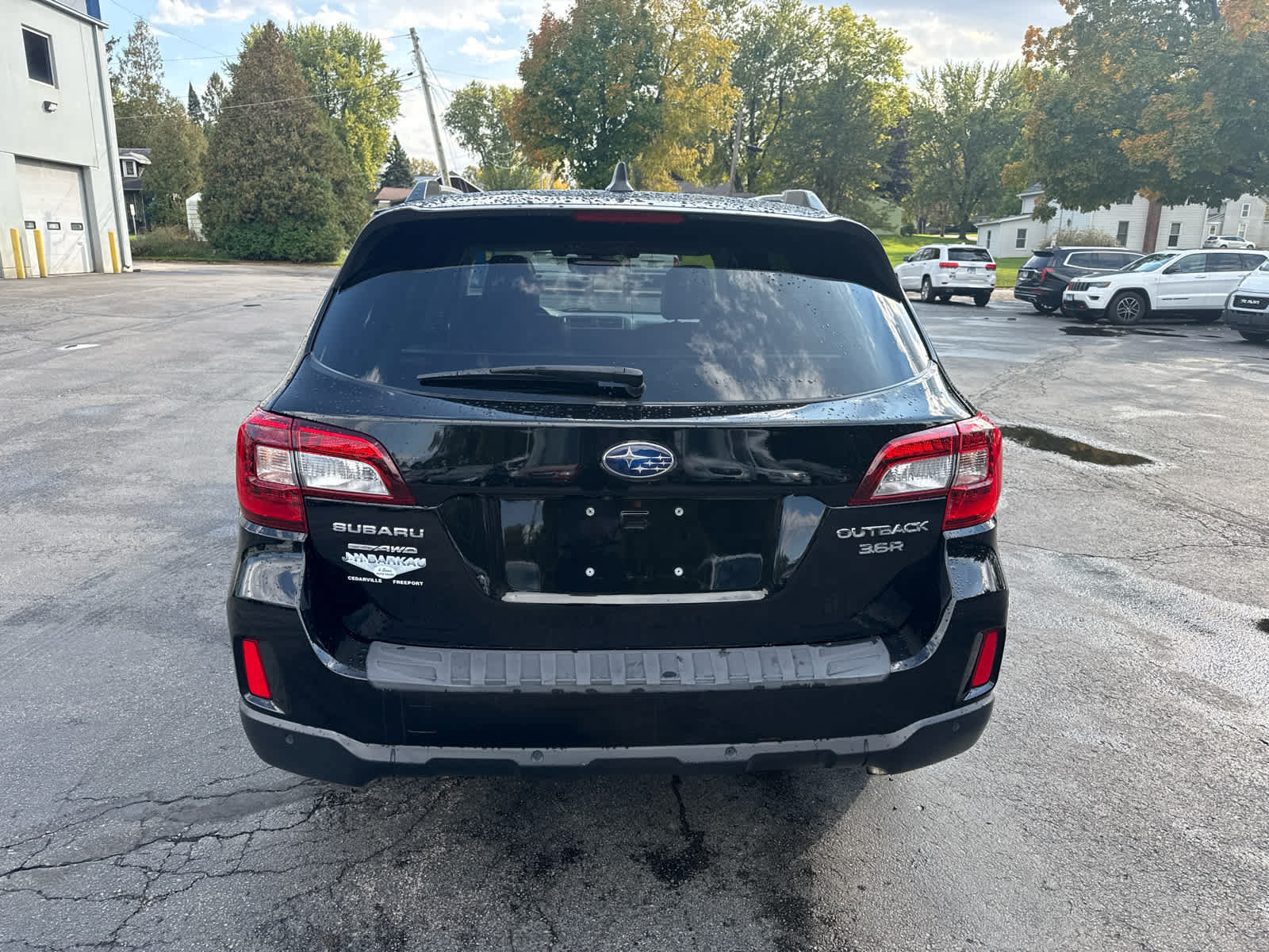 Used 2017 Subaru Outback 3.6R Touring AWD/4WD image 4