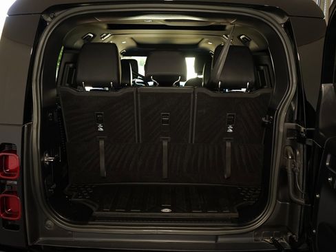 Used 2023 Land Rover Defender 130 X-Dynamic SE image 32