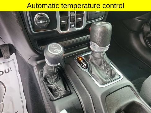 Used 2024 Jeep Wrangler Unlimited Sahara AWD/4WD image 18
