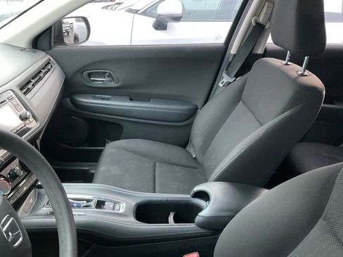 Used 2017 Honda HR-V LX image 8